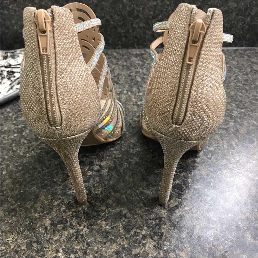 Gold heels - Picture 3 of 5